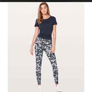 𝅺Lululemon Wunder Under Luxtreme Hi-Rise Crop spring bloom  leggings Size 4